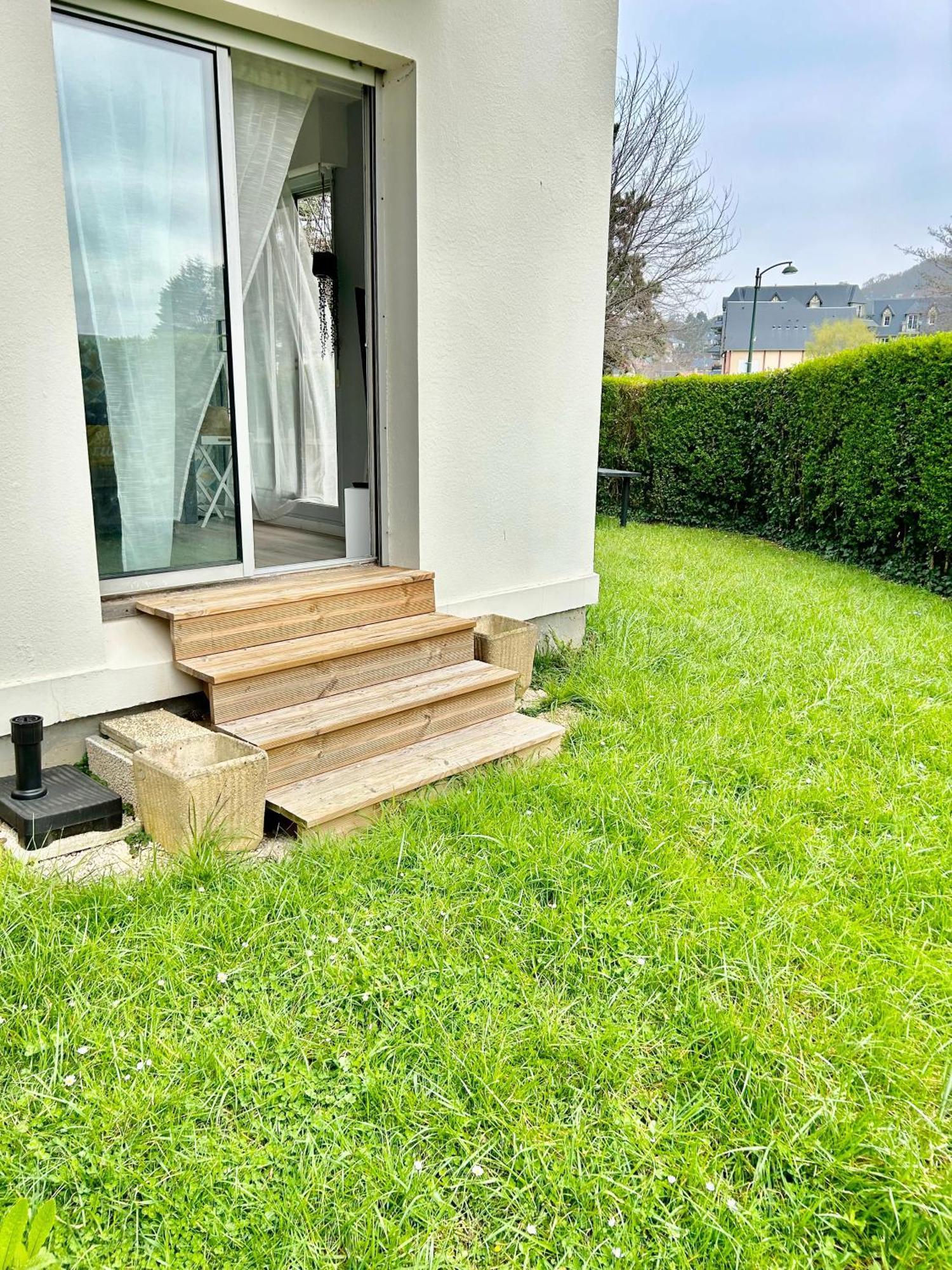 Superbe Appartement Avec Jardin Ensoleille Blonville-sur-Mer Exterior photo